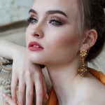 Jakie kolczyki do krótkich włosów?