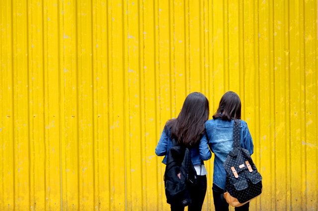 Czarne jeansy damskie